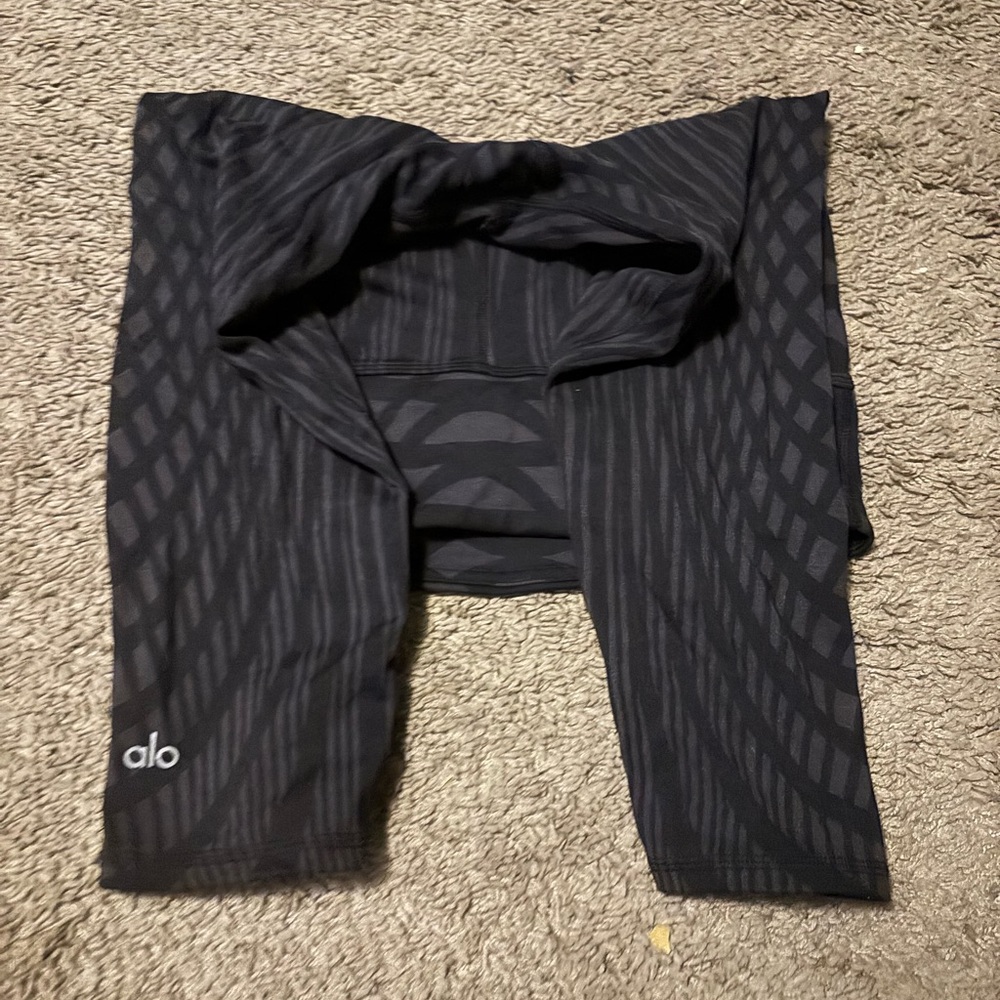 ALO Yoga Black Patterned Capris